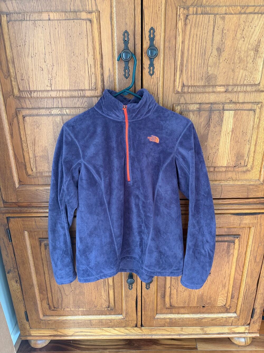 The North Face Women's fleece Jacket in purple. Size Medium